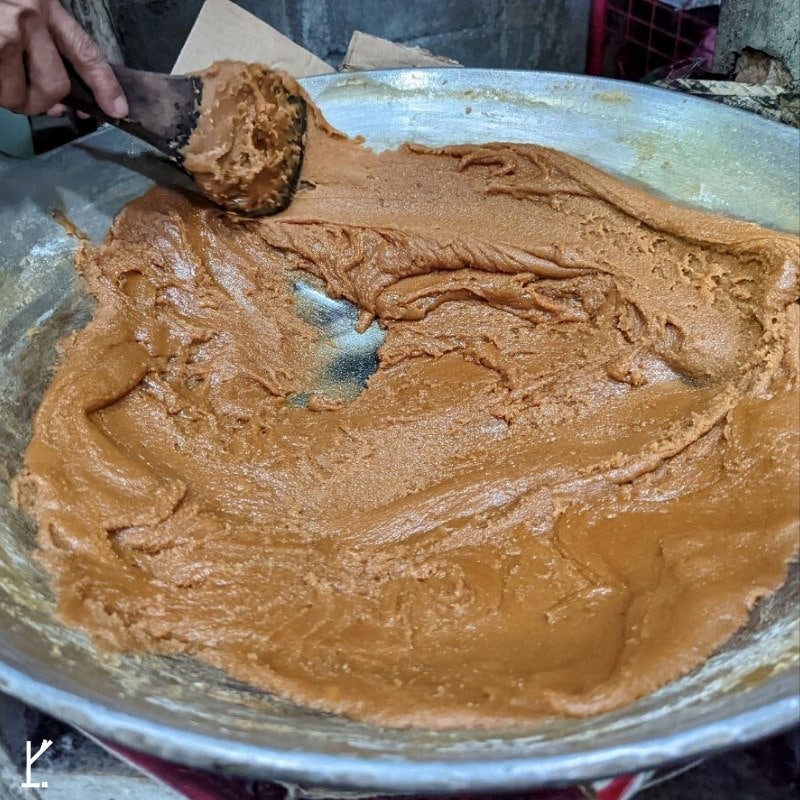 Kokosbluetenzucker frisch hergestellt von Hand